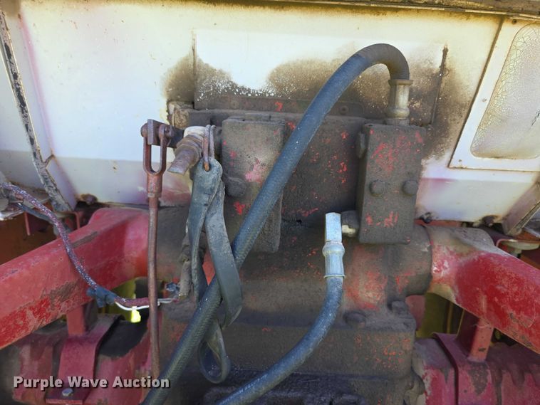 image for item EF3826 1967 International Harvester Farmall 856D tractor