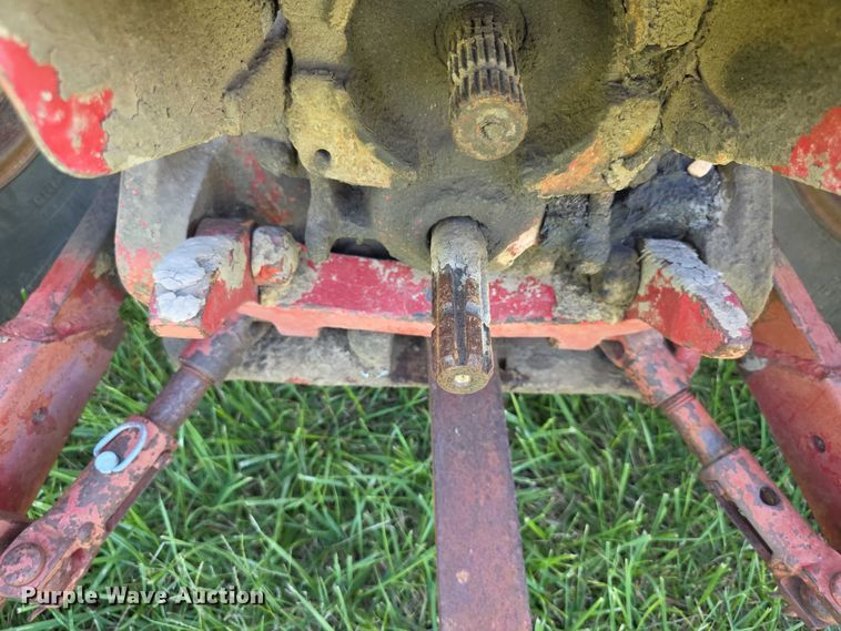 image for item EF3826 1967 International Harvester Farmall 856D tractor