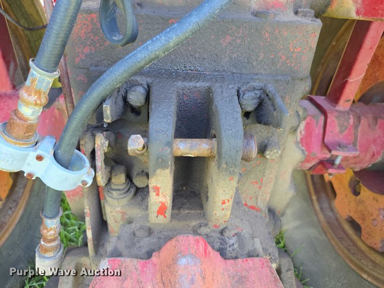 image for item EF3826 1967 International Harvester Farmall 856D tractor