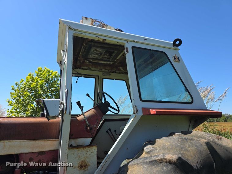 image for item EF3826 1967 International Harvester Farmall 856D tractor