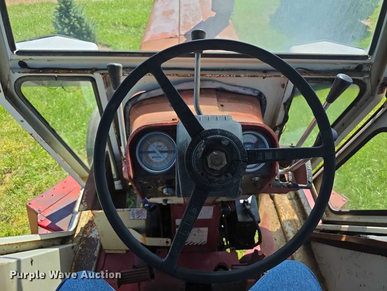image for item EF3826 1967 International Harvester Farmall 856D tractor