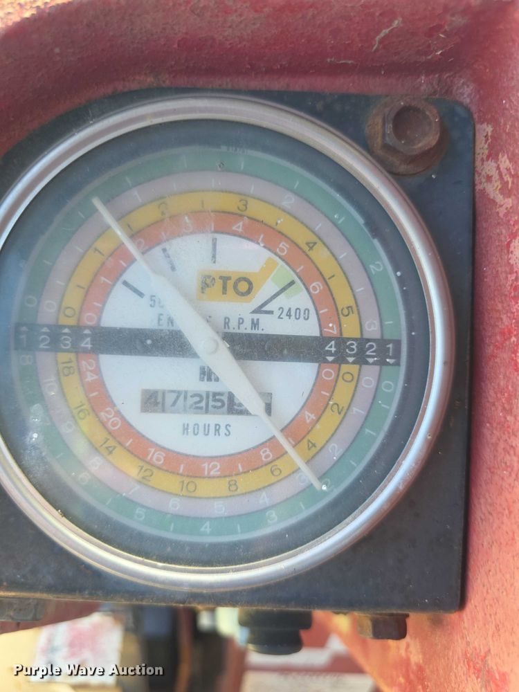 image for item EF3826 1967 International Harvester Farmall 856D tractor