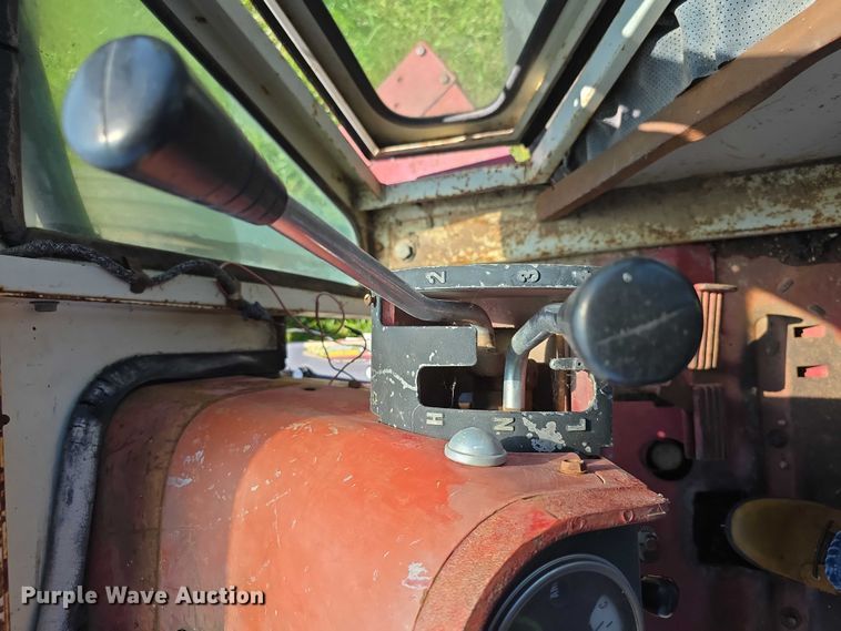 image for item EF3826 1967 International Harvester Farmall 856D tractor