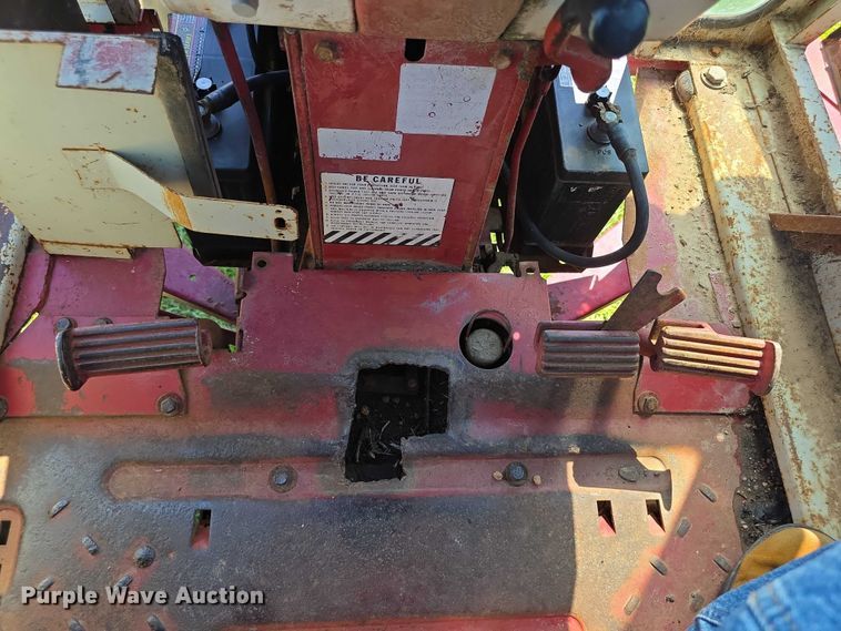 image for item EF3826 1967 International Harvester Farmall 856D tractor