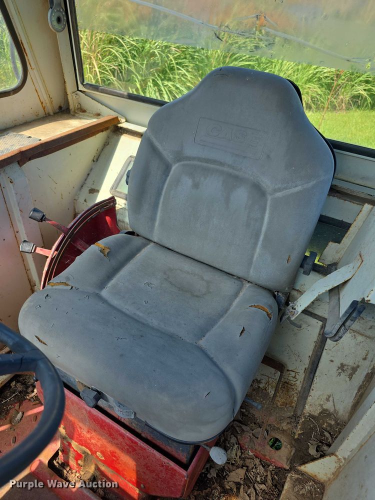 image for item EF3826 1967 International Harvester Farmall 856D tractor