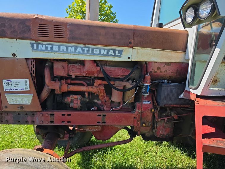 image for item EF3826 1967 International Harvester Farmall 856D tractor
