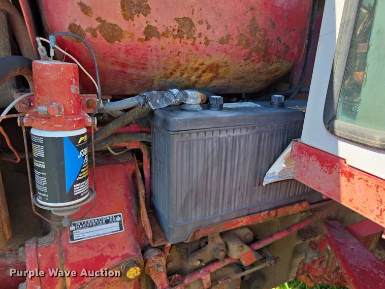 image for item EF3826 1967 International Harvester Farmall 856D tractor