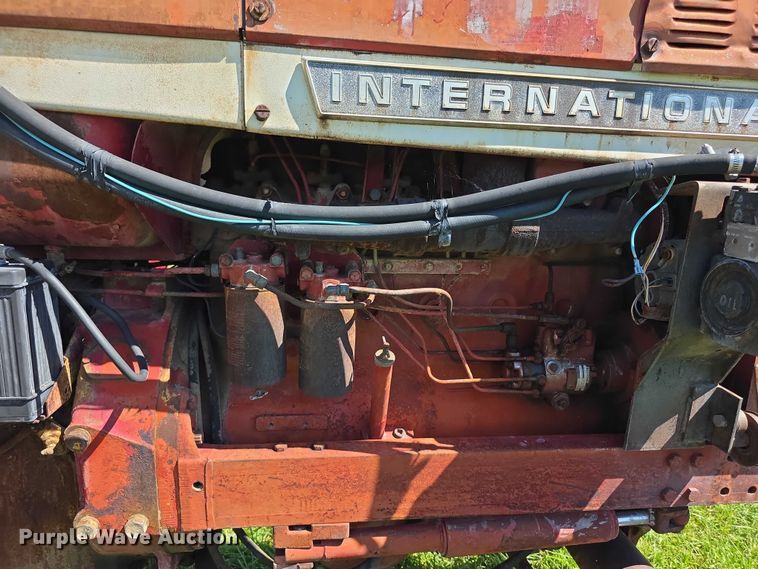 image for item EF3826 1967 International Harvester Farmall 856D tractor