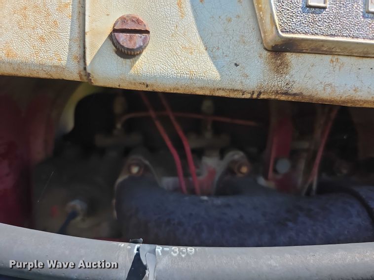 image for item EF3826 1967 International Harvester Farmall 856D tractor