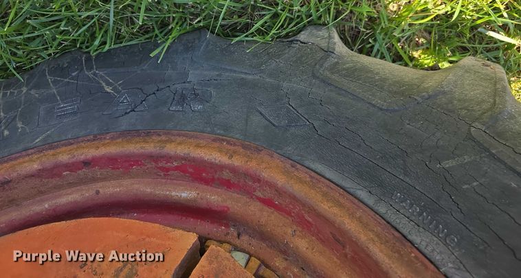 image for item EF3826 1967 International Harvester Farmall 856D tractor