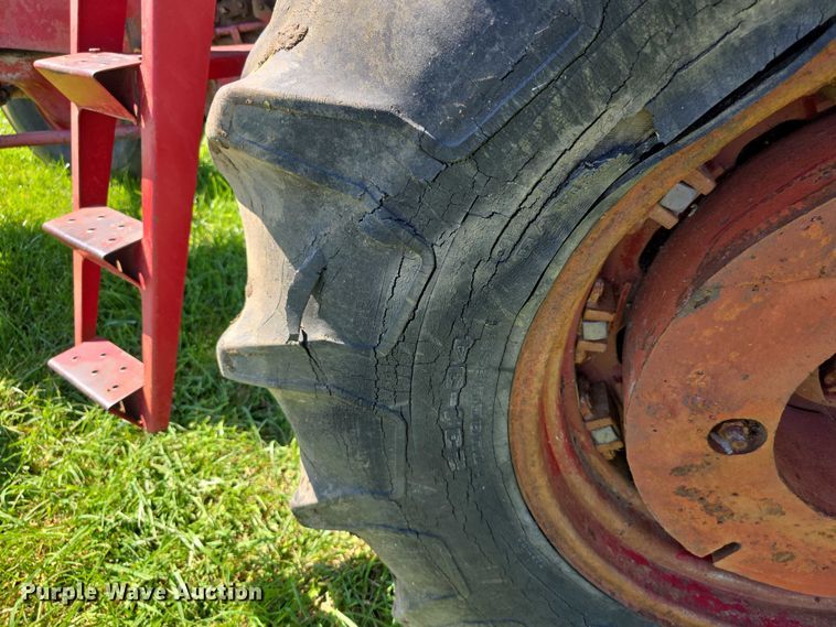 image for item EF3826 1967 International Harvester Farmall 856D tractor