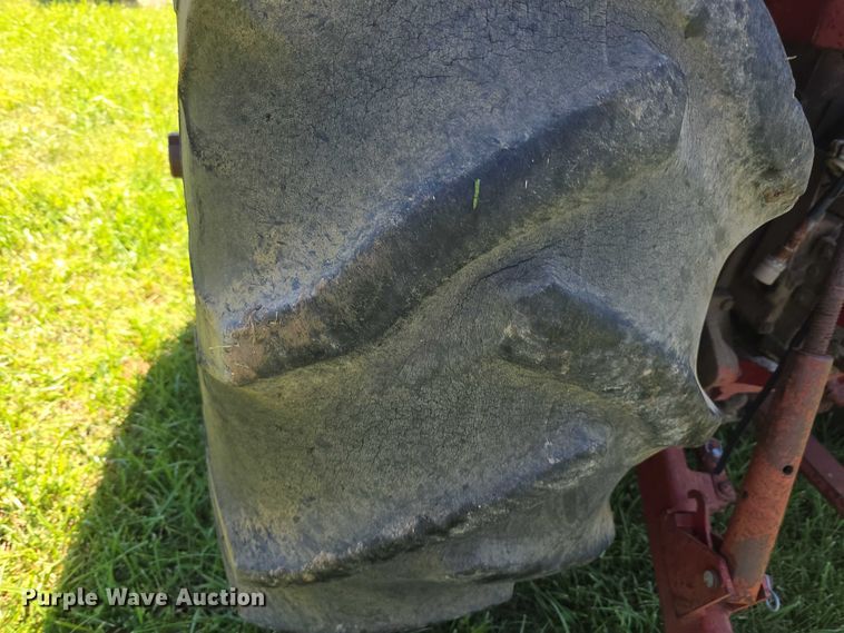 image for item EF3826 1967 International Harvester Farmall 856D tractor