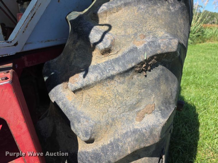 image for item EF3826 1967 International Harvester Farmall 856D tractor