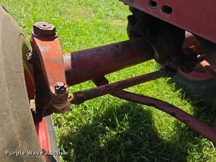 image for item EF3826 1967 International Harvester Farmall 856D tractor