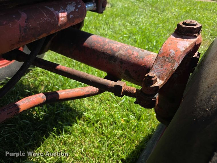 image for item EF3826 1967 International Harvester Farmall 856D tractor