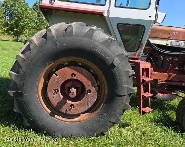 image for item EF3826 1967 International Harvester Farmall 856D tractor