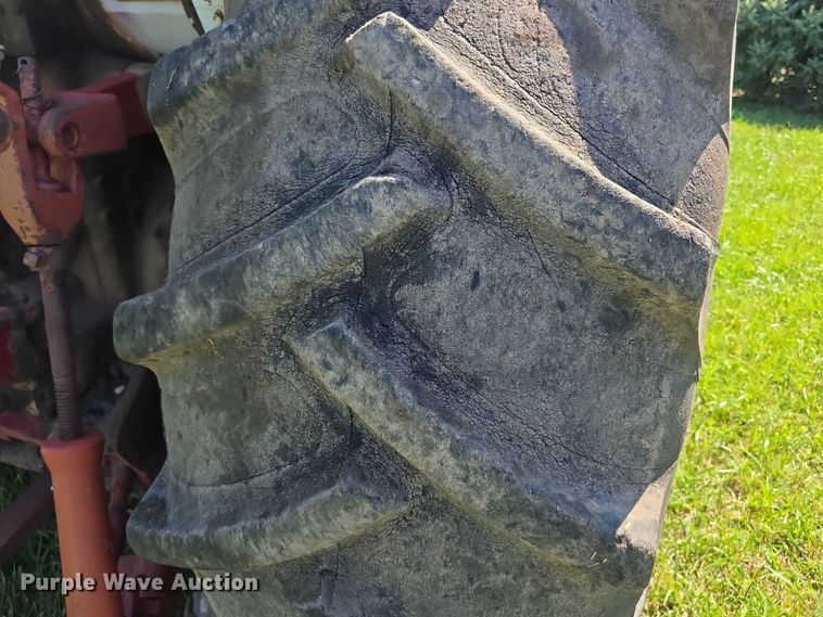 image for item EF3826 1967 International Harvester Farmall 856D tractor