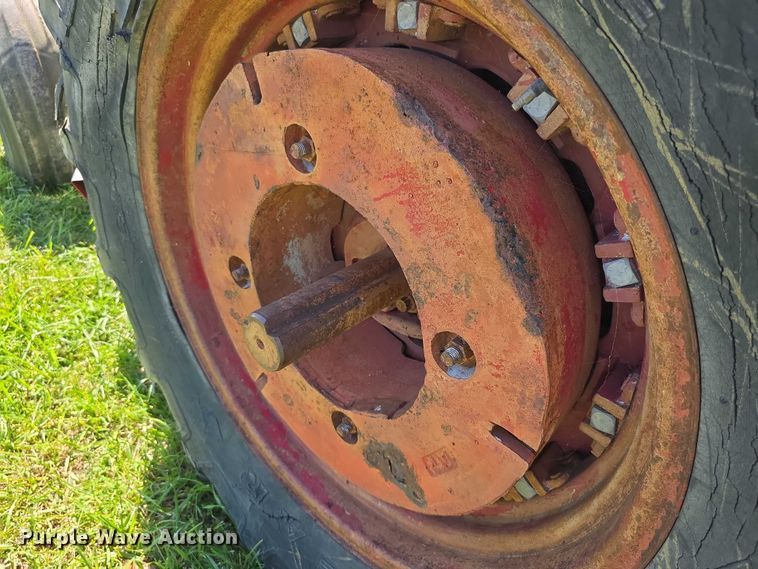 image for item EF3826 1967 International Harvester Farmall 856D tractor