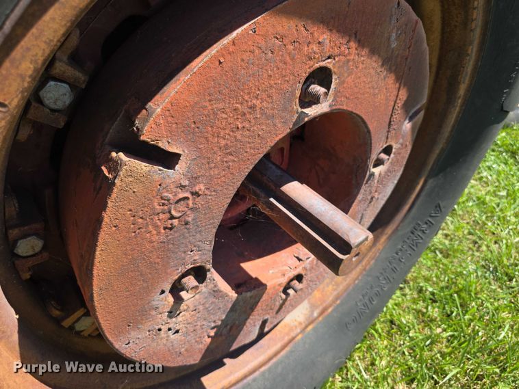 image for item EF3826 1967 International Harvester Farmall 856D tractor