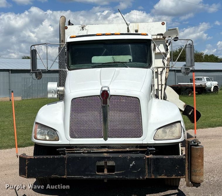 image for item EM0049 2017 Kenworth T370 feed delivery truck