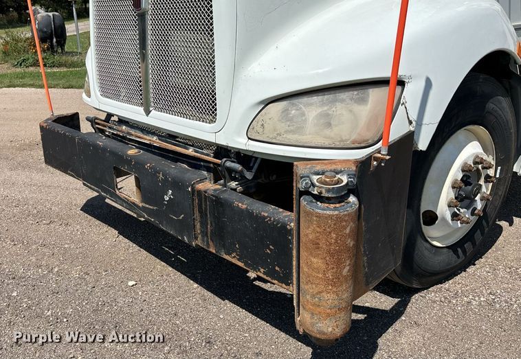 image for item EM0049 2017 Kenworth T370 feed delivery truck