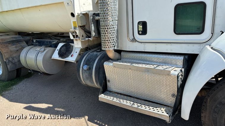 image for item EM0049 2017 Kenworth T370 feed delivery truck