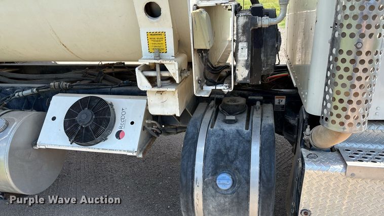 image for item EM0049 2017 Kenworth T370 feed delivery truck