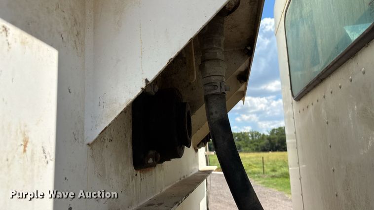 image for item EM0049 2017 Kenworth T370 feed delivery truck