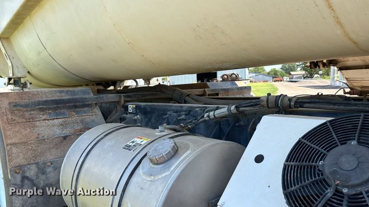 image for item EM0049 2017 Kenworth T370 feed delivery truck