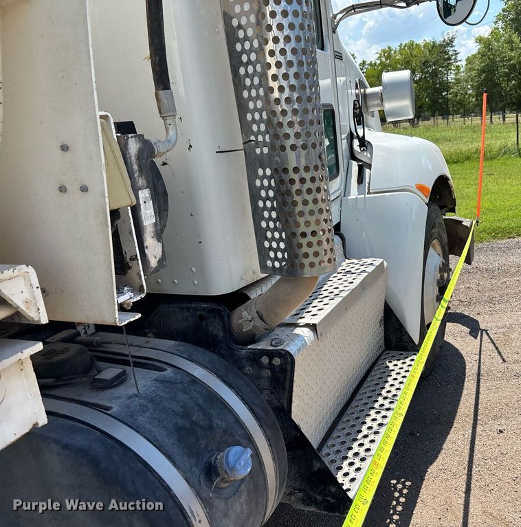 image for item EM0049 2017 Kenworth T370 feed delivery truck