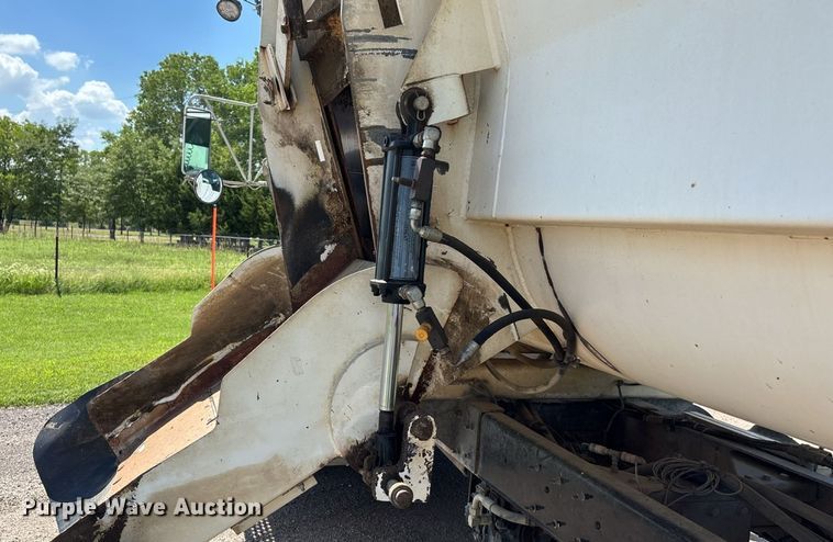 image for item EM0049 2017 Kenworth T370 feed delivery truck