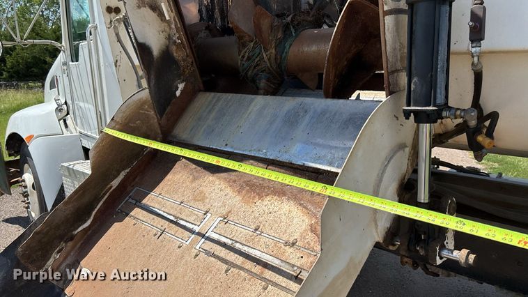 image for item EM0049 2017 Kenworth T370 feed delivery truck