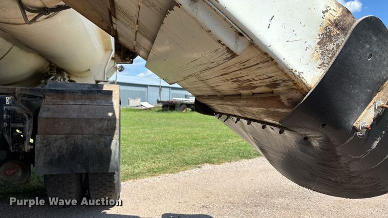 image for item EM0049 2017 Kenworth T370 feed delivery truck