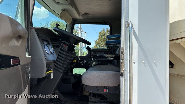 image for item EM0049 2017 Kenworth T370 feed delivery truck