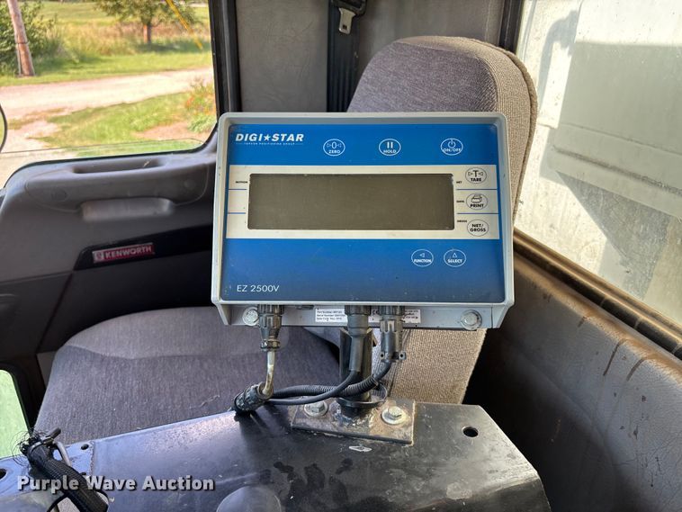 image for item EM0049 2017 Kenworth T370 feed delivery truck