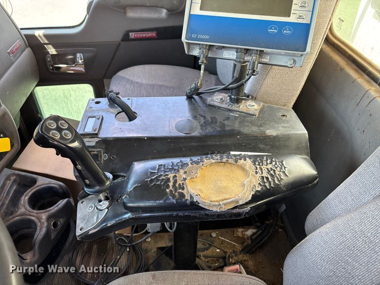 image for item EM0049 2017 Kenworth T370 feed delivery truck