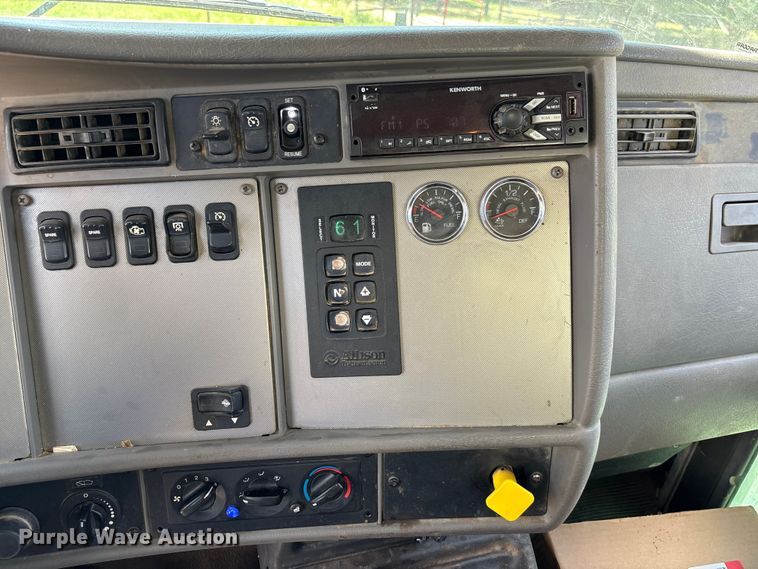 image for item EM0049 2017 Kenworth T370 feed delivery truck