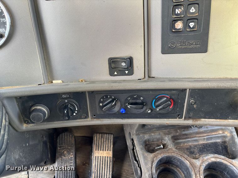 image for item EM0049 2017 Kenworth T370 feed delivery truck