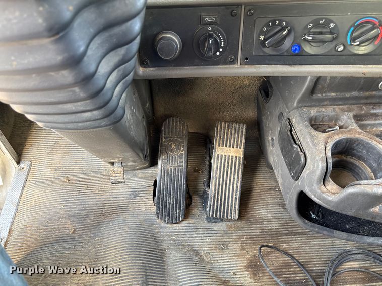 image for item EM0049 2017 Kenworth T370 feed delivery truck