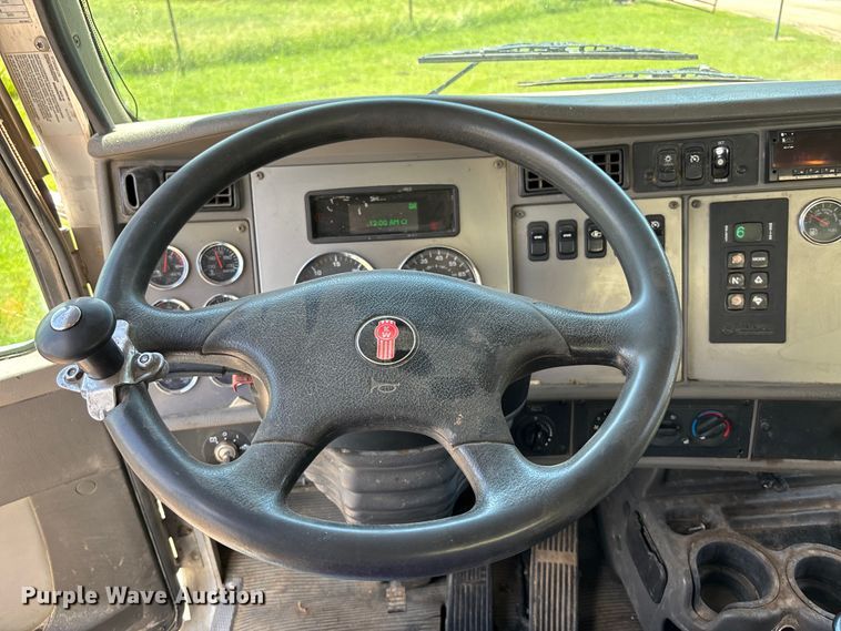 image for item EM0049 2017 Kenworth T370 feed delivery truck