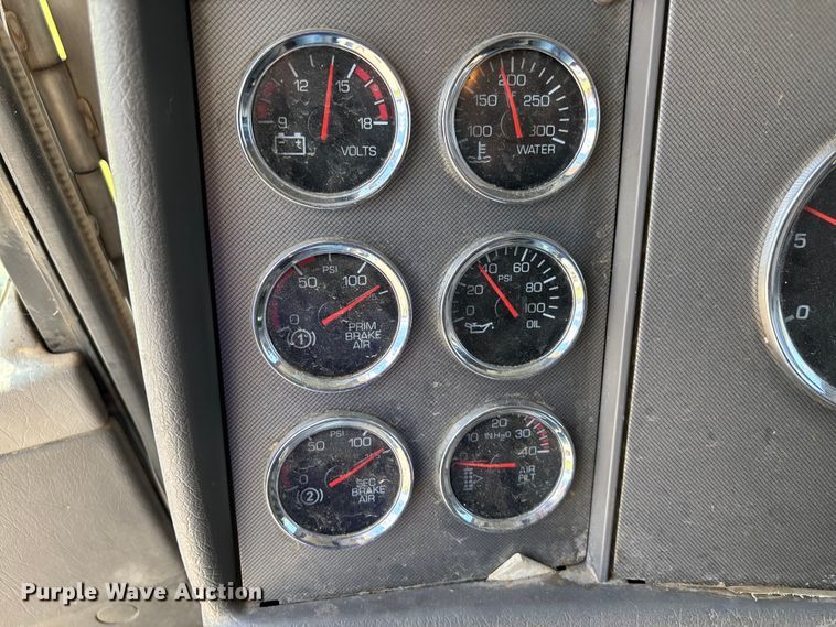 image for item EM0049 2017 Kenworth T370 feed delivery truck