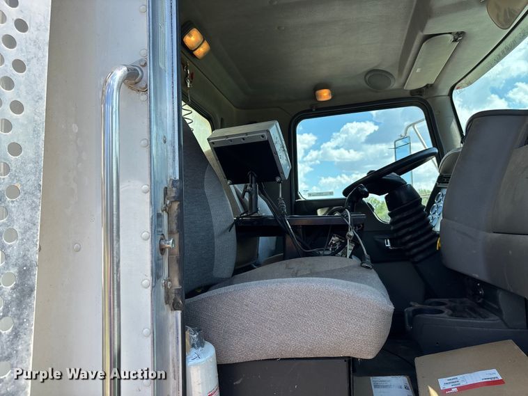 image for item EM0049 2017 Kenworth T370 feed delivery truck