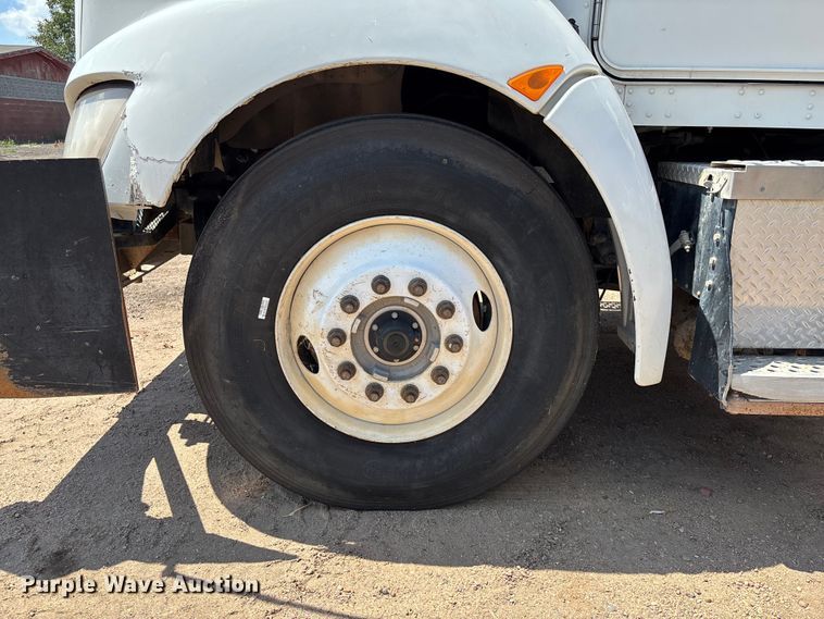 image for item EM0049 2017 Kenworth T370 feed delivery truck