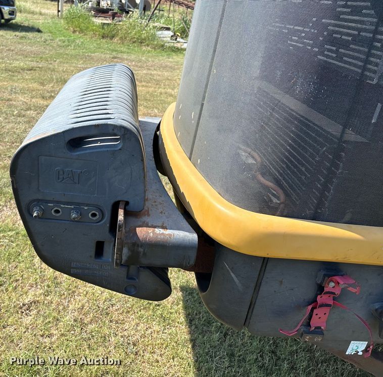 image for item EM0644 2000 Caterpillar Challenger 75E tractor