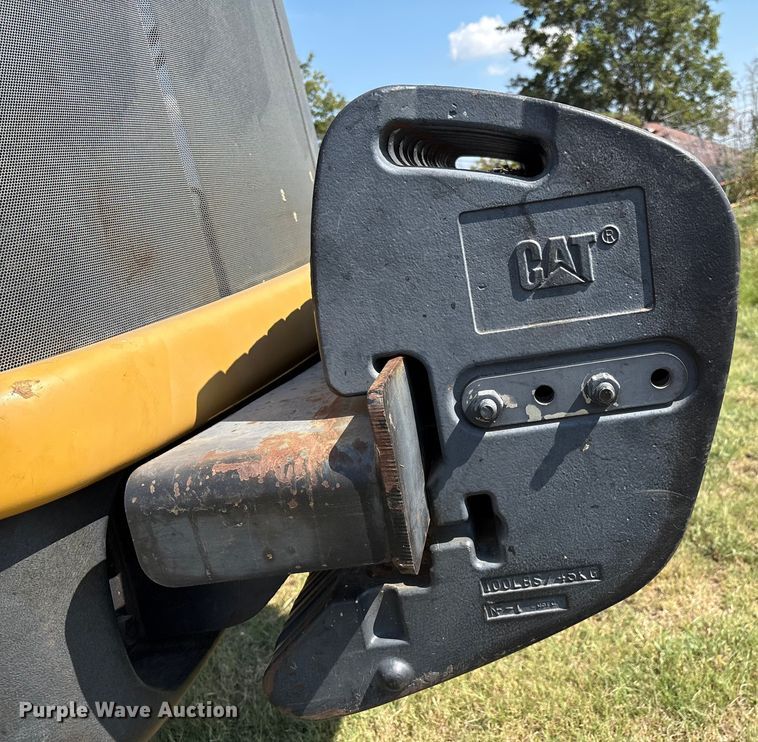 image for item EM0644 2000 Caterpillar Challenger 75E tractor