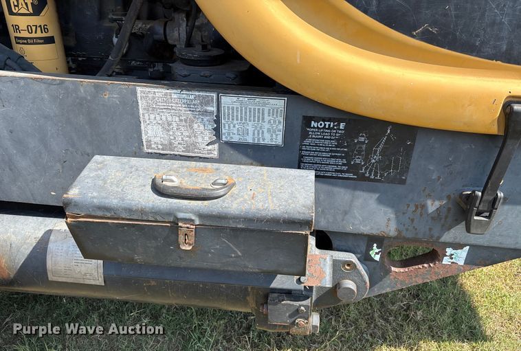 image for item EM0644 2000 Caterpillar Challenger 75E tractor