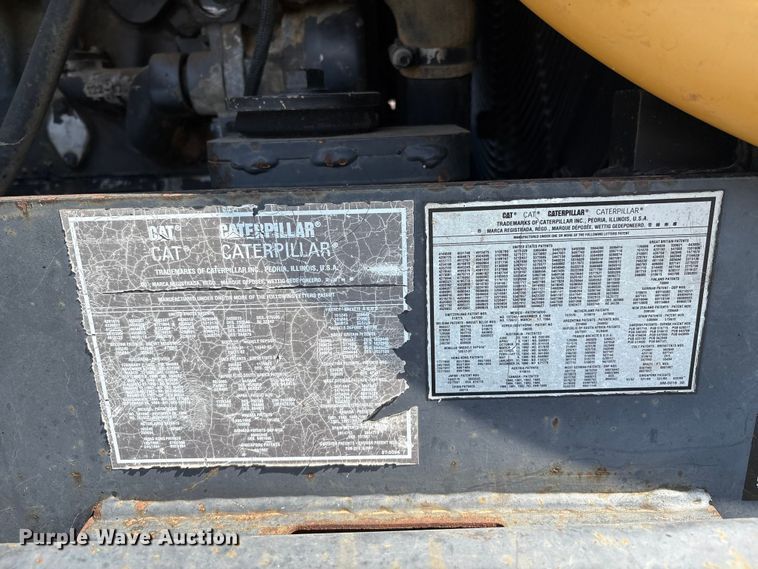 image for item EM0644 2000 Caterpillar Challenger 75E tractor