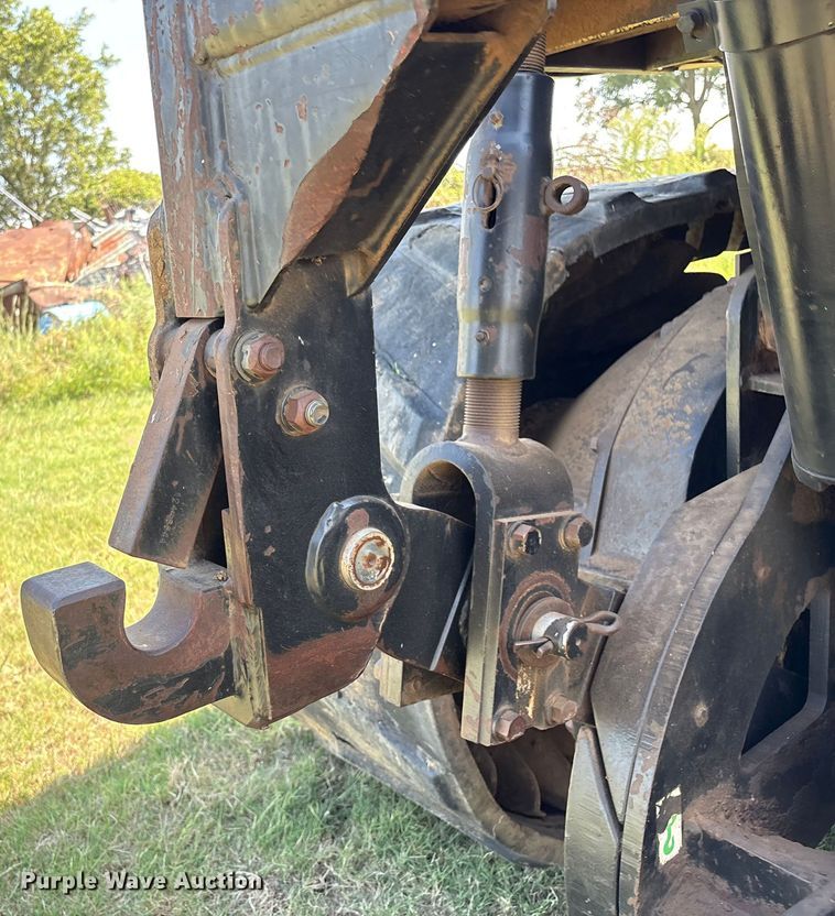 image for item EM0644 2000 Caterpillar Challenger 75E tractor