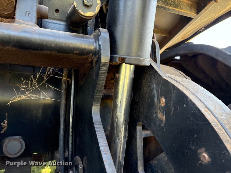 image for item EM0644 2000 Caterpillar Challenger 75E tractor