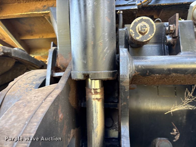 image for item EM0644 2000 Caterpillar Challenger 75E tractor